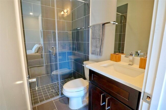 Building Photo - 2123 Arabelle St