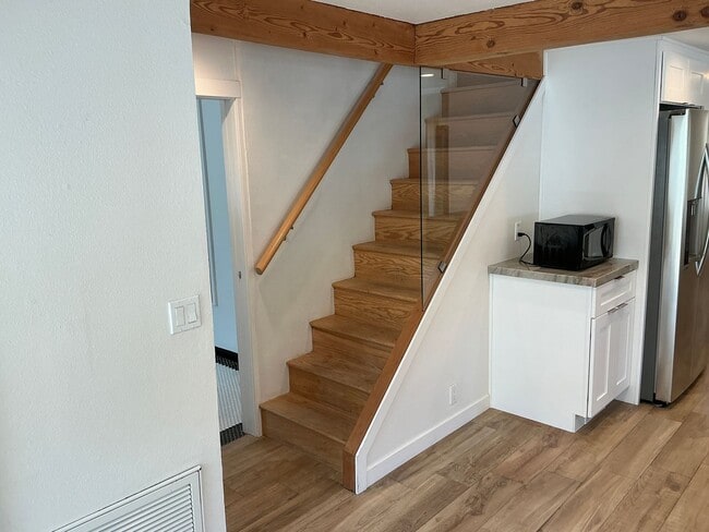 Building Photo - Beautiful 4 Bedroom 2 Bath Home in Old Tow...