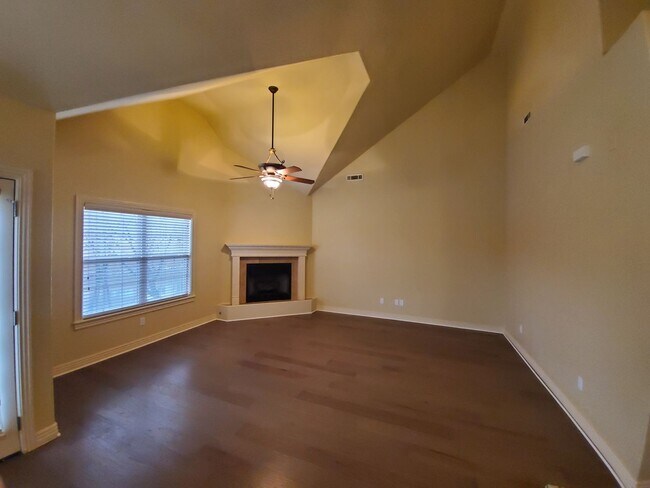 Building Photo - Nice 3 bedroom 2.5 bath home in North Fayetteville