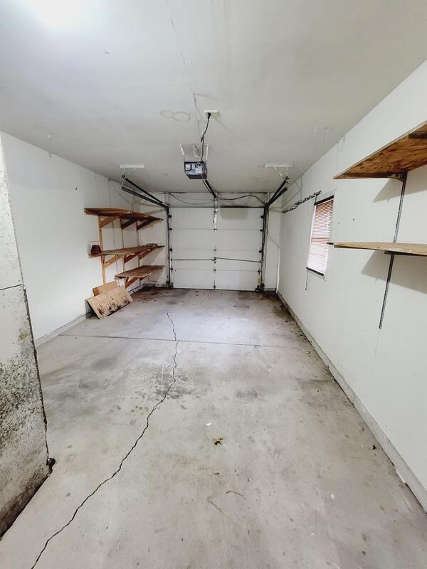 Building Photo - 1744 S Lark Ln