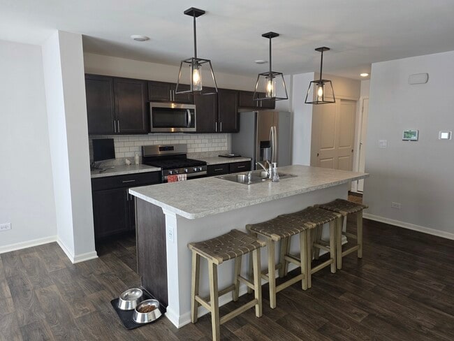 Building Photo - 719 Wellington Ln