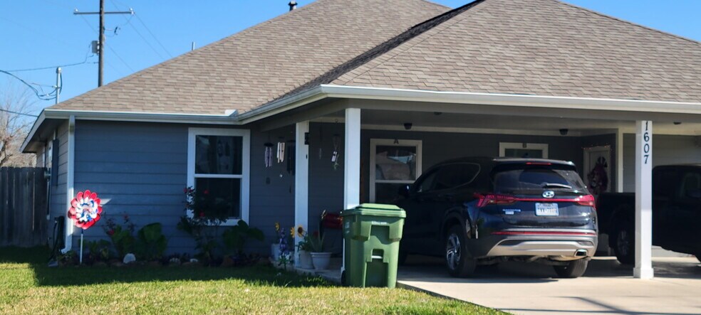 Building Photo - 1607 Waco St