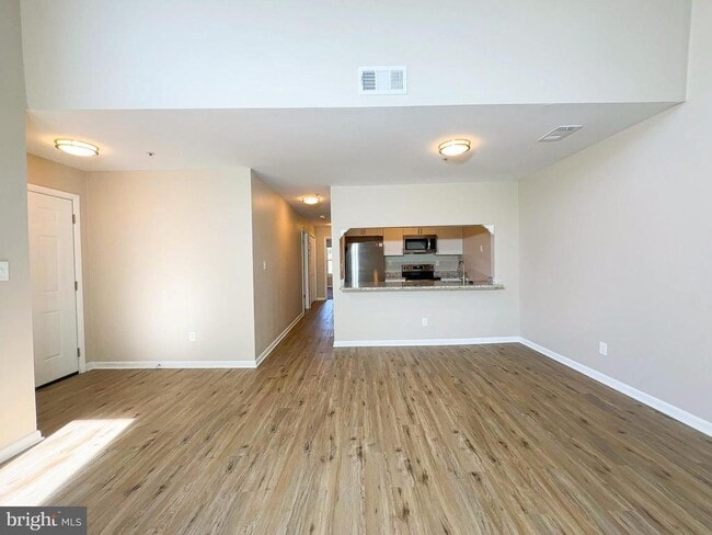 Building Photo - 13405 Shady Knoll Dr