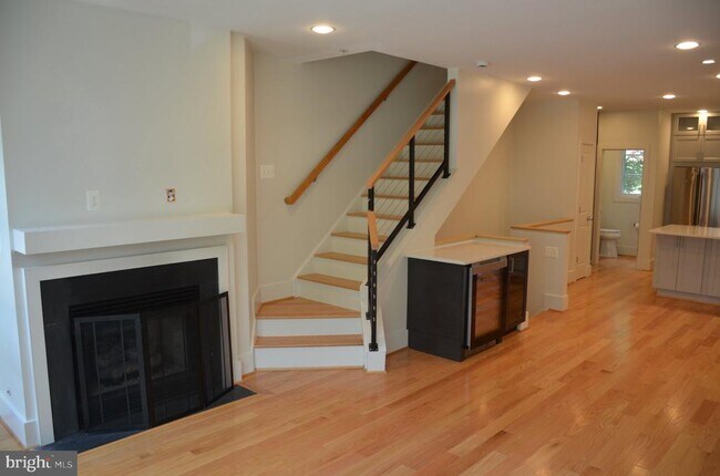 Building Photo - 708 N Henry St