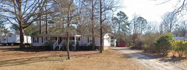 Building Photo - Lovely 3 Bed/2 Bath House $1,500.00 Roebuc...