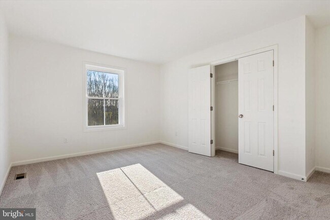 Building Photo - 114 Silversmith Rd