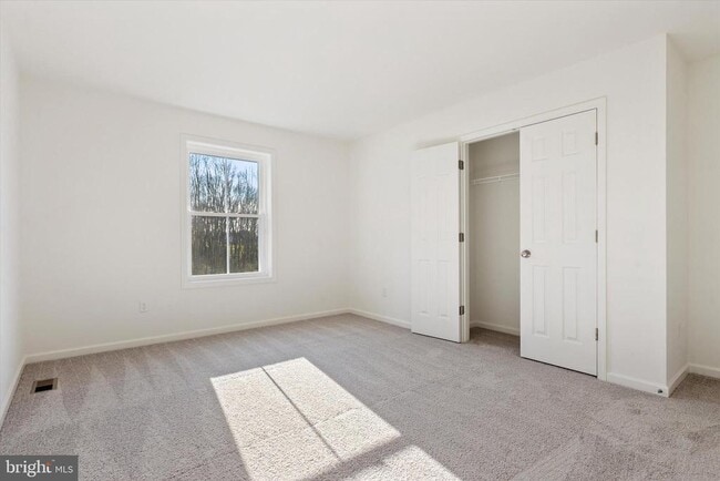 Building Photo - 144 SILVERSMITH Rd