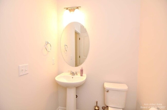 Building Photo - 1104 Salt Springs Dr