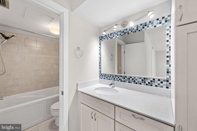 Building Photo - 2302 Wineberry Terrace