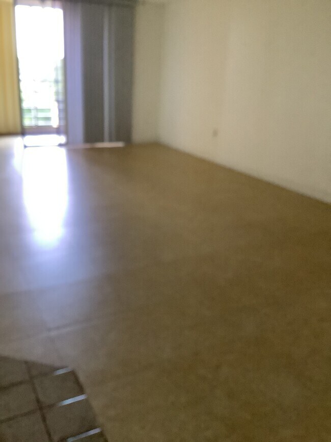 Building Photo - 1800 N Lauderdale Ave