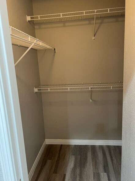 Building Photo - 517 Indian Bluff St