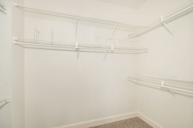 Building Photo - Beautifully Maintained 3 Bed/2.5 Bath Craf...