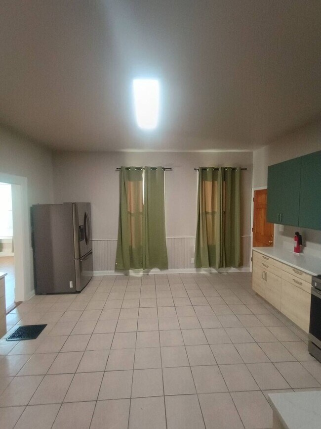 Building Photo - 2035-2037 N Buffum St