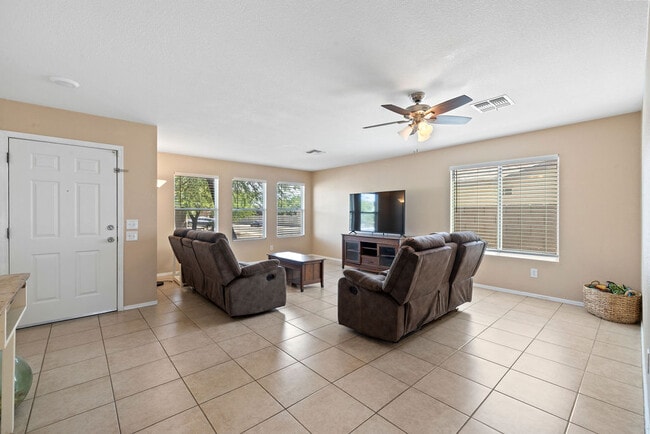Building Photo - 5840 E Tercel Dr