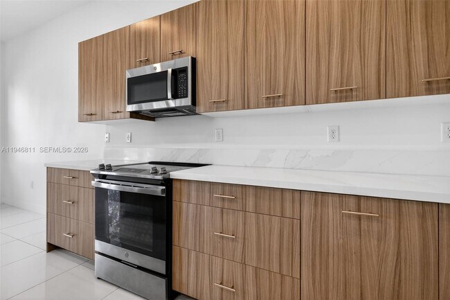 Building Photo - 4398 SW 173rd Ave