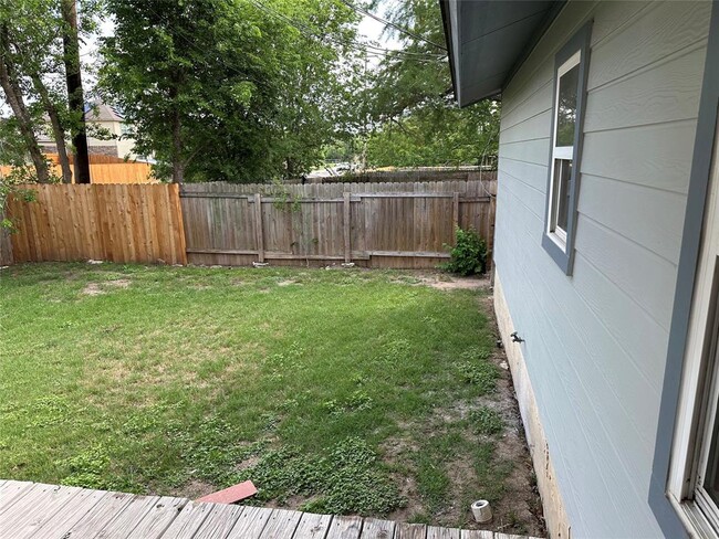 Building Photo - 2743 Maple Tree Rd