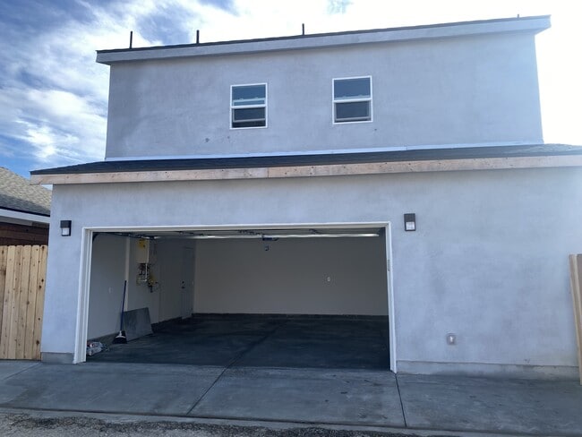Building Photo - 8449 Lomond Dr