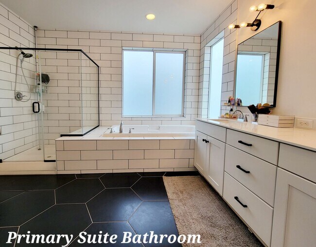 Building Photo - Spacious, Modern and Immaculate 4 bedroom, Convenient Location in Poulsbo