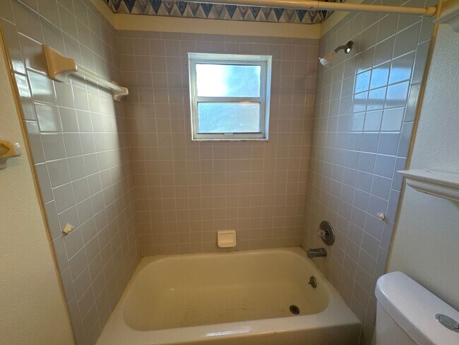 Building Photo - Beautiful Pool Home In Great Location!