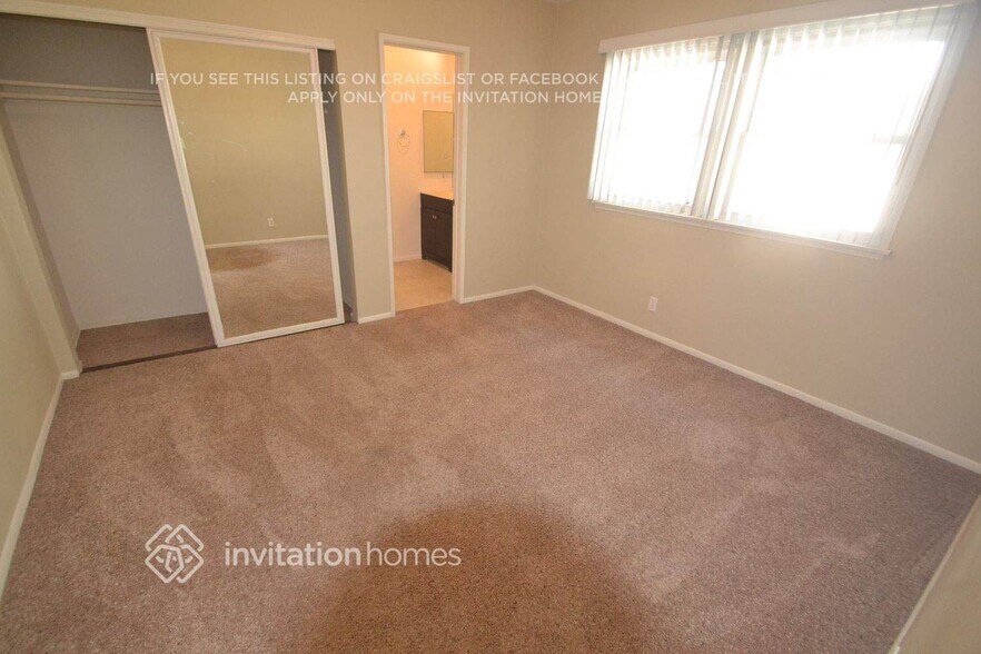 Building Photo - 10544 Densmore Ave