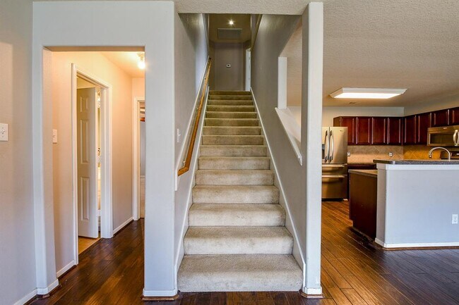 Building Photo - 4819 Fair Oak Dale Ln