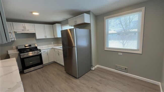 Building Photo - 198 Skycrest Dr