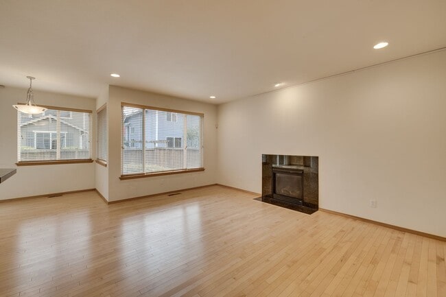 Building Photo - For Rent | Stunning 4-Bedroom Home in Brookside Estates