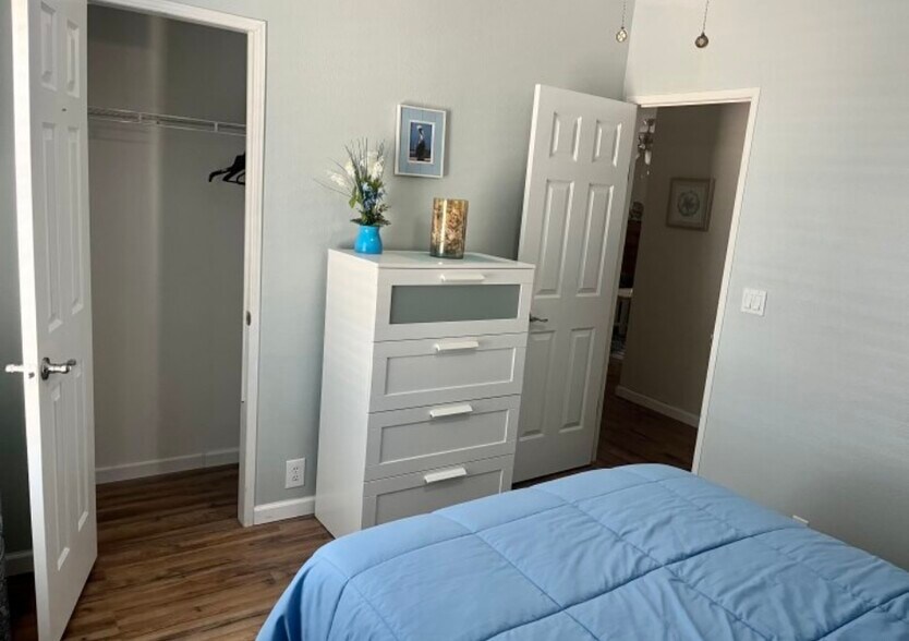 Bedroom #4 with furniture - 945 Plantation Rd
