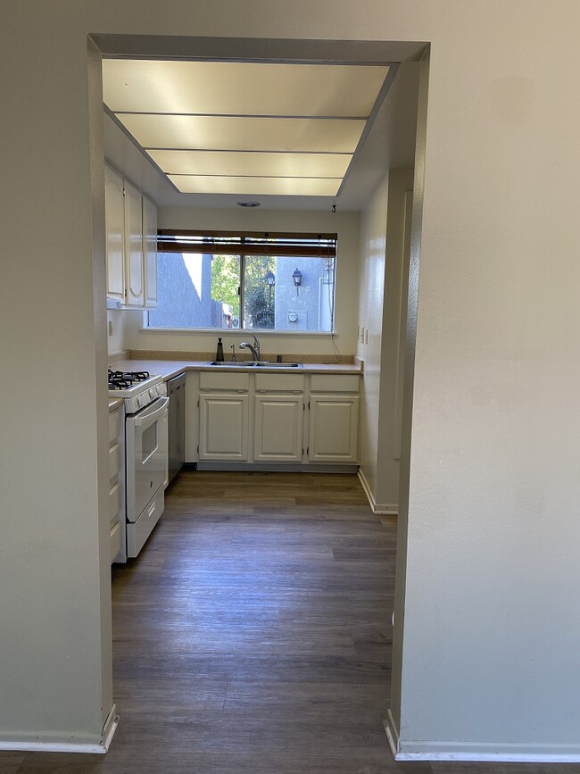 Building Photo - 528 Broderick Way