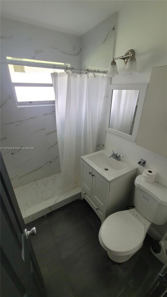Building Photo - 1 bedroom in Miami FL 33142