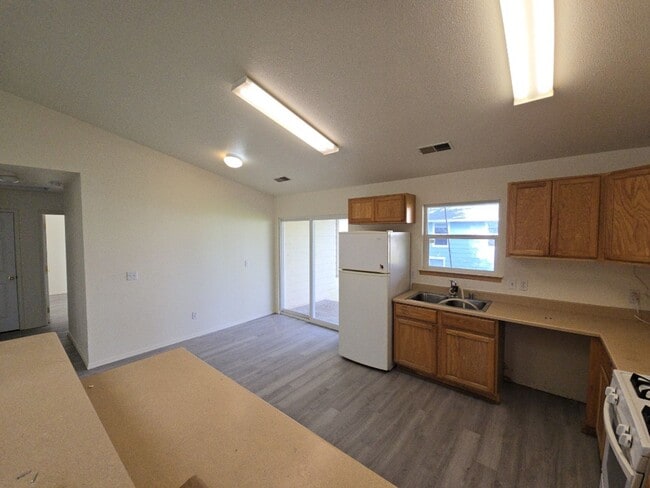 Building Photo - 3BD/2BA Arcata home!