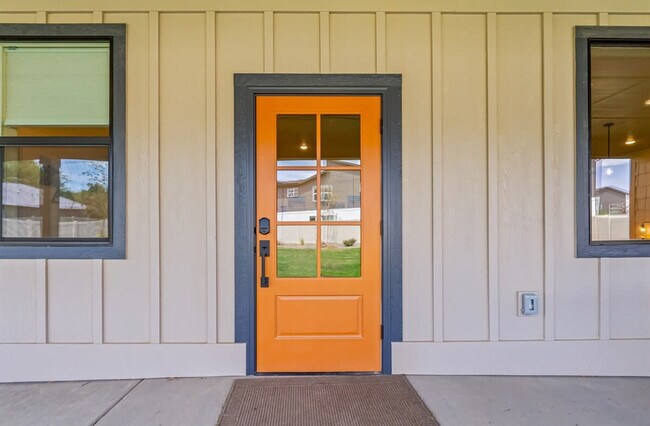 Building Photo - 303 CM Rdg Ln