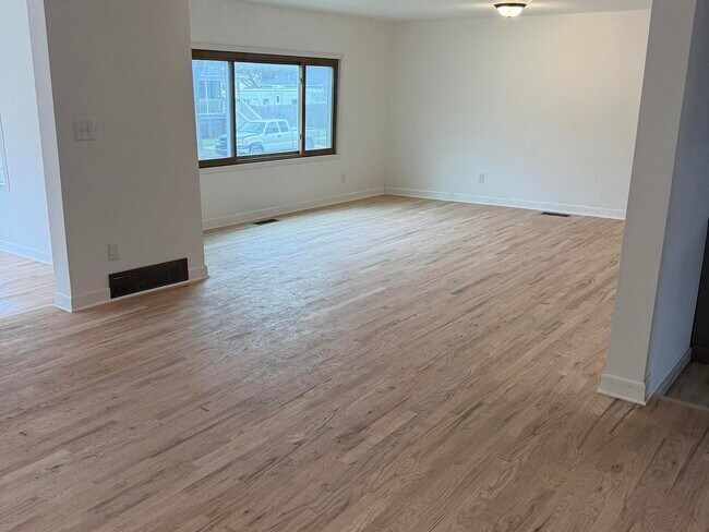 Building Photo - 810 4th St