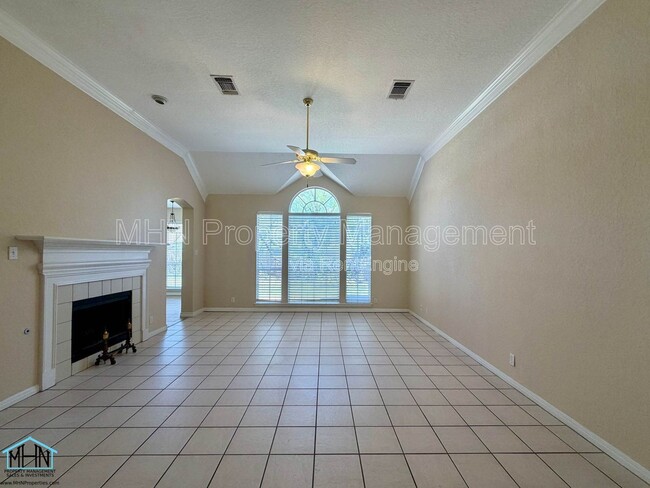 Building Photo - 1307 Adobe Run