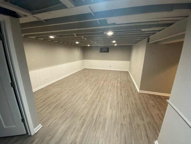 Building Photo - 349 N Garfield St
