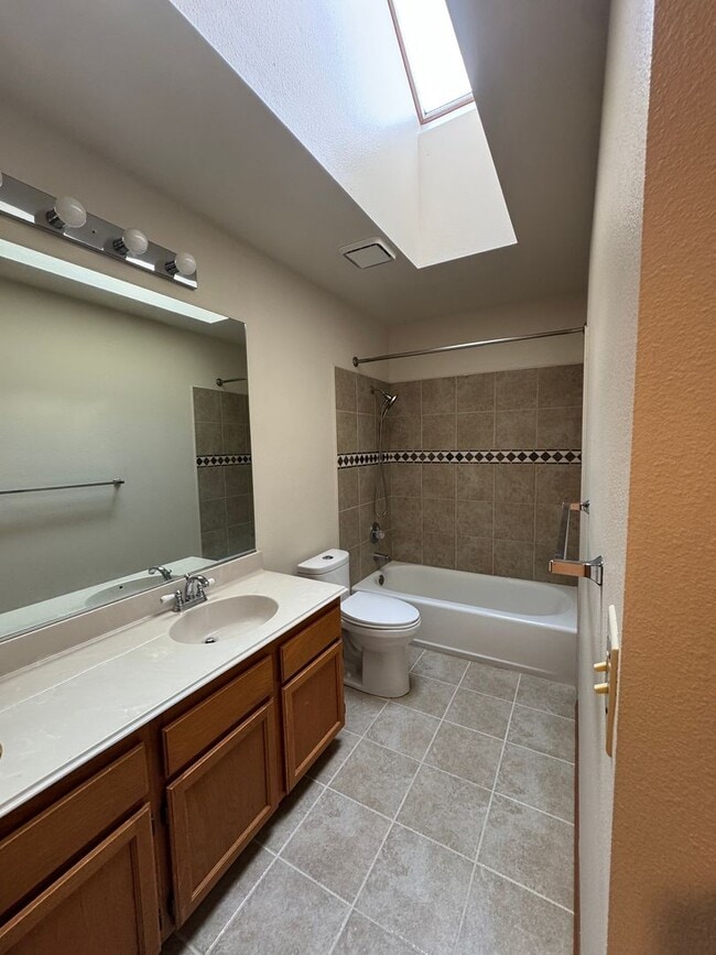 Building Photo - HEART OF SILVERDALE - 4BED 3 BATH HOME