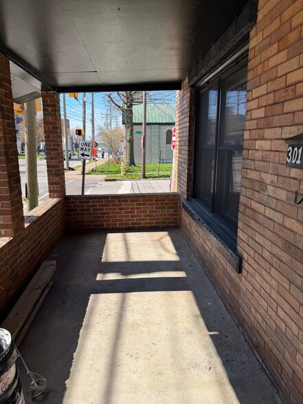 Building Photo - 301 Holland St