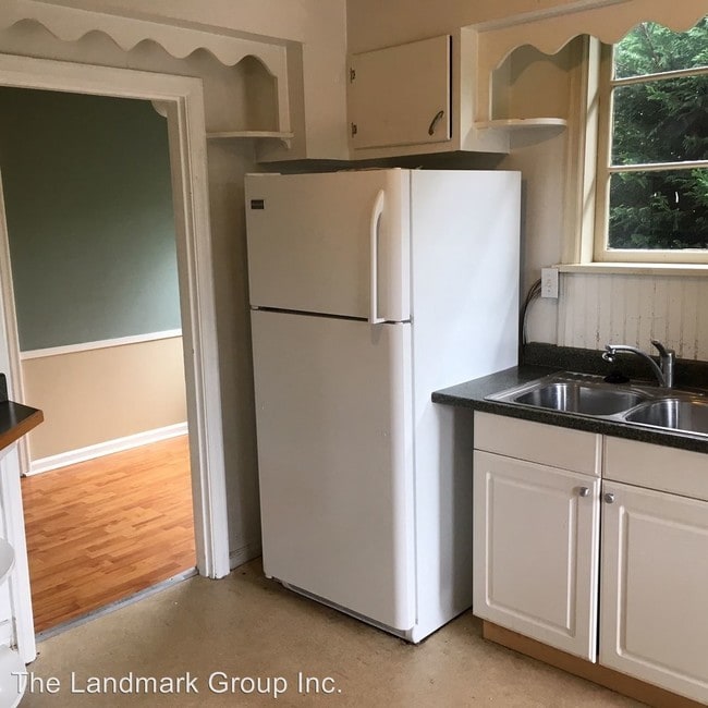 Building Photo - 3216 E Madison St