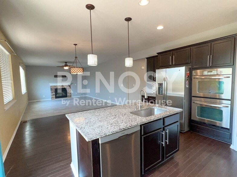 Building Photo - 25104 E Pinewood Pl