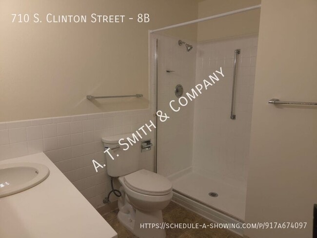 Building Photo - 710 S Clinton St