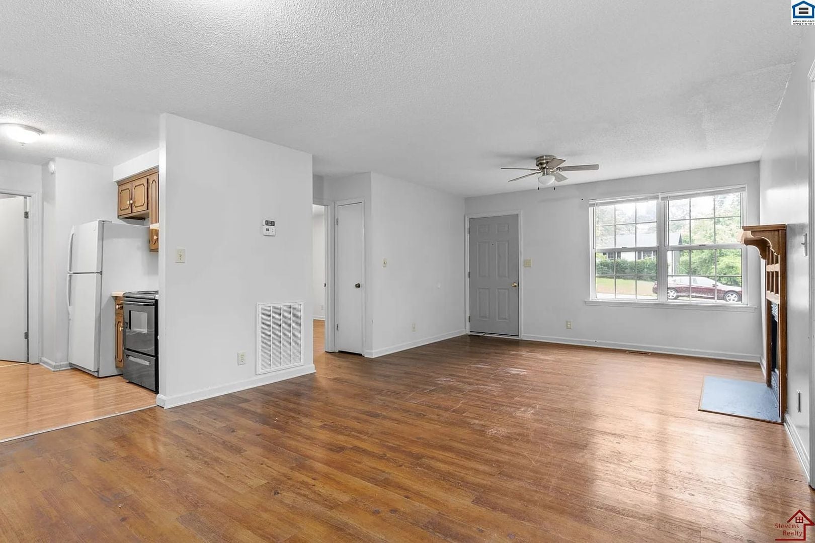 Building Photo - 1907 Roan Dr