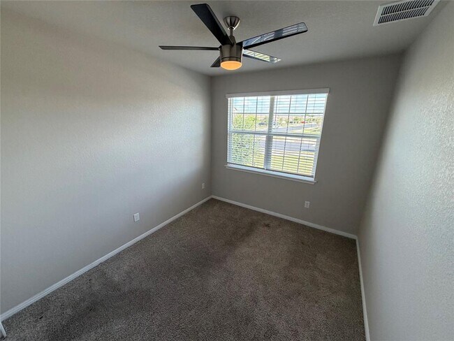 Building Photo - 225 Baum Dr