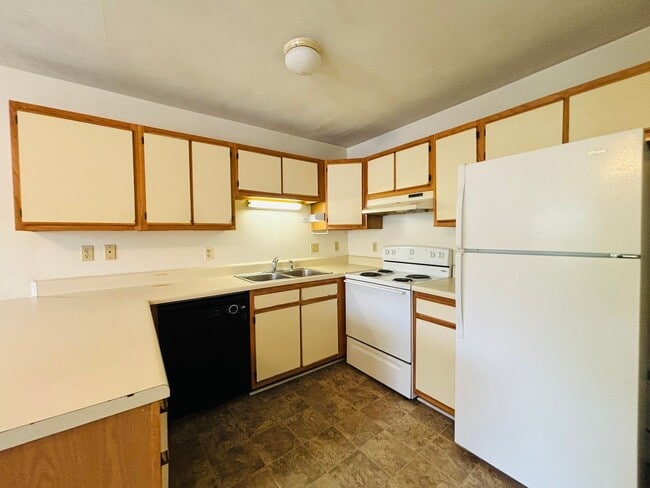 Building Photo - 824 Patrick Henry Dr