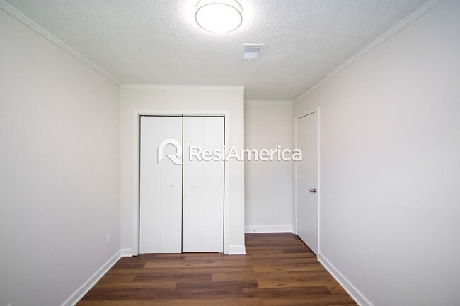 Building Photo - Newly Renovated 4 Bedroom home in Grahamwood!