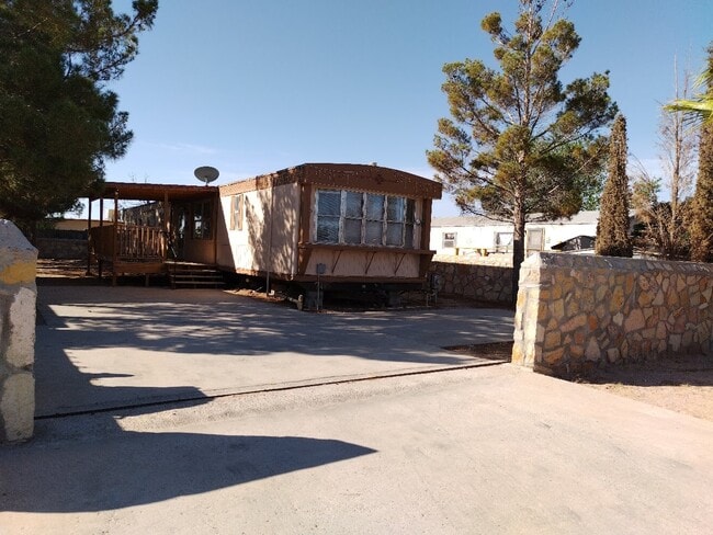 Building Photo - 14528 Annegret Dr