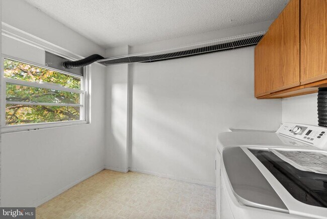 Building Photo - 424 Meadowview Ln