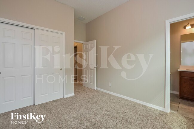 Building Photo - 824 Grand Hilltop Dr