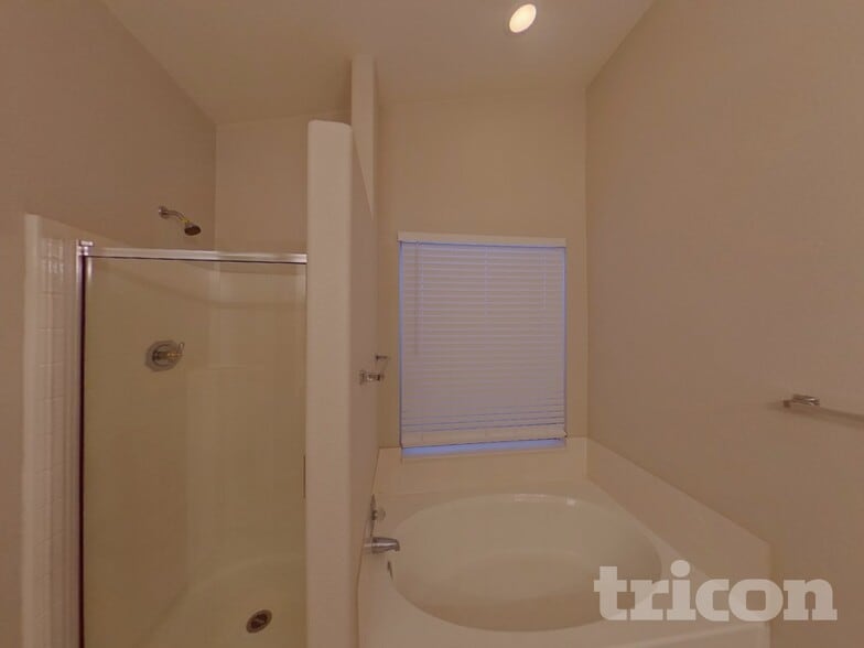 Building Photo - 1411 W Villa Theresa Dr