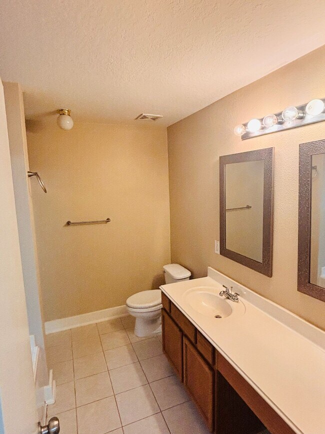 Building Photo - 10614 Cobblecreek Way