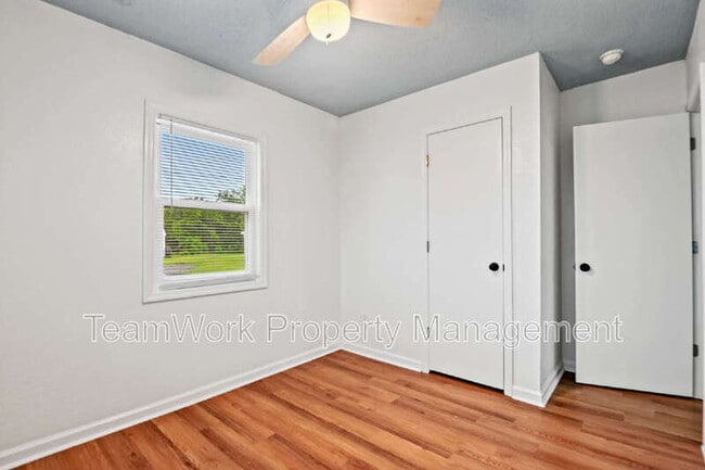 Building Photo - 3042 Terry Dr